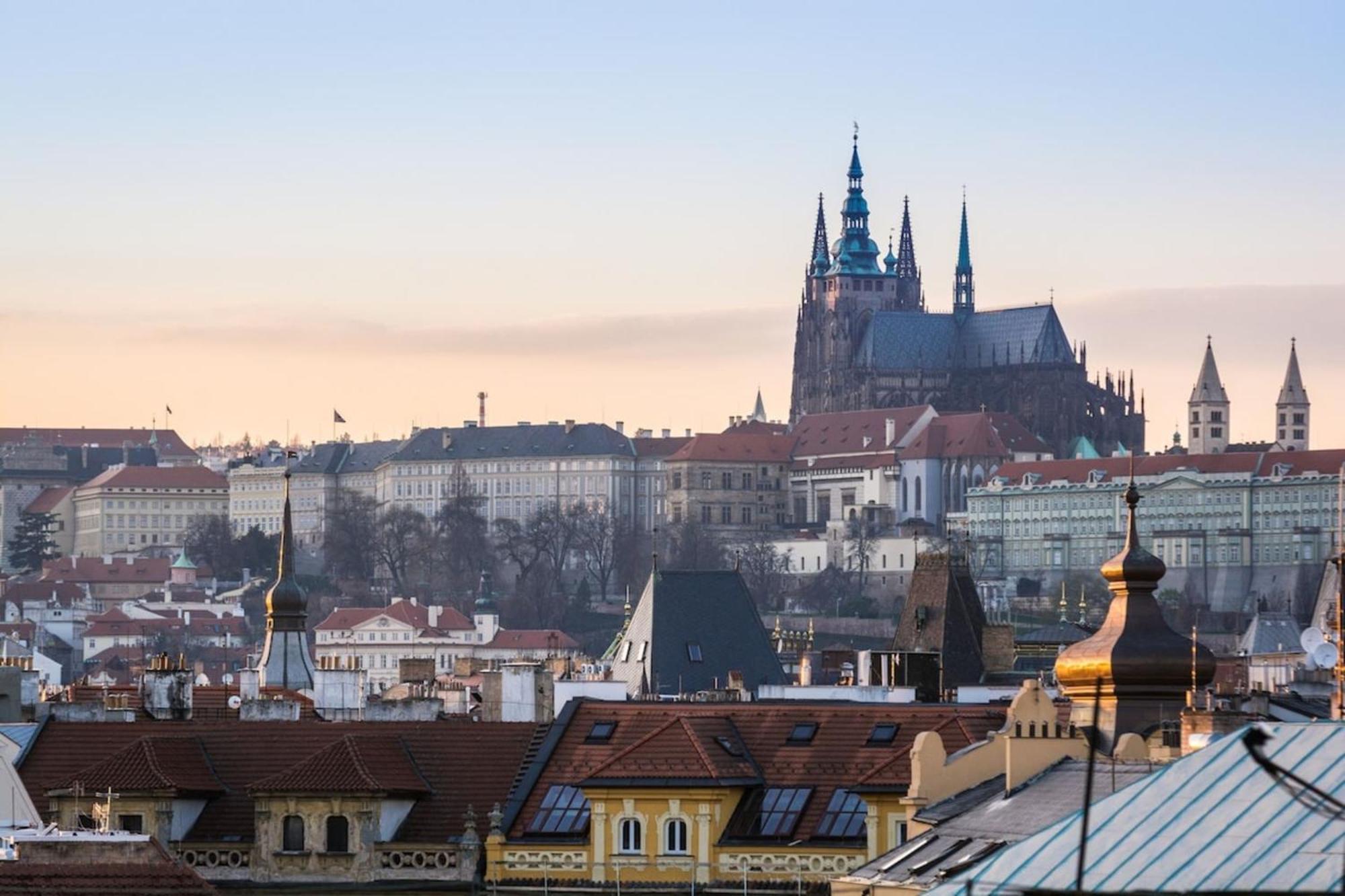 Roy 2 Bdr Apartment With Prague Castle View, Parking & Ac Eksteriør bilde