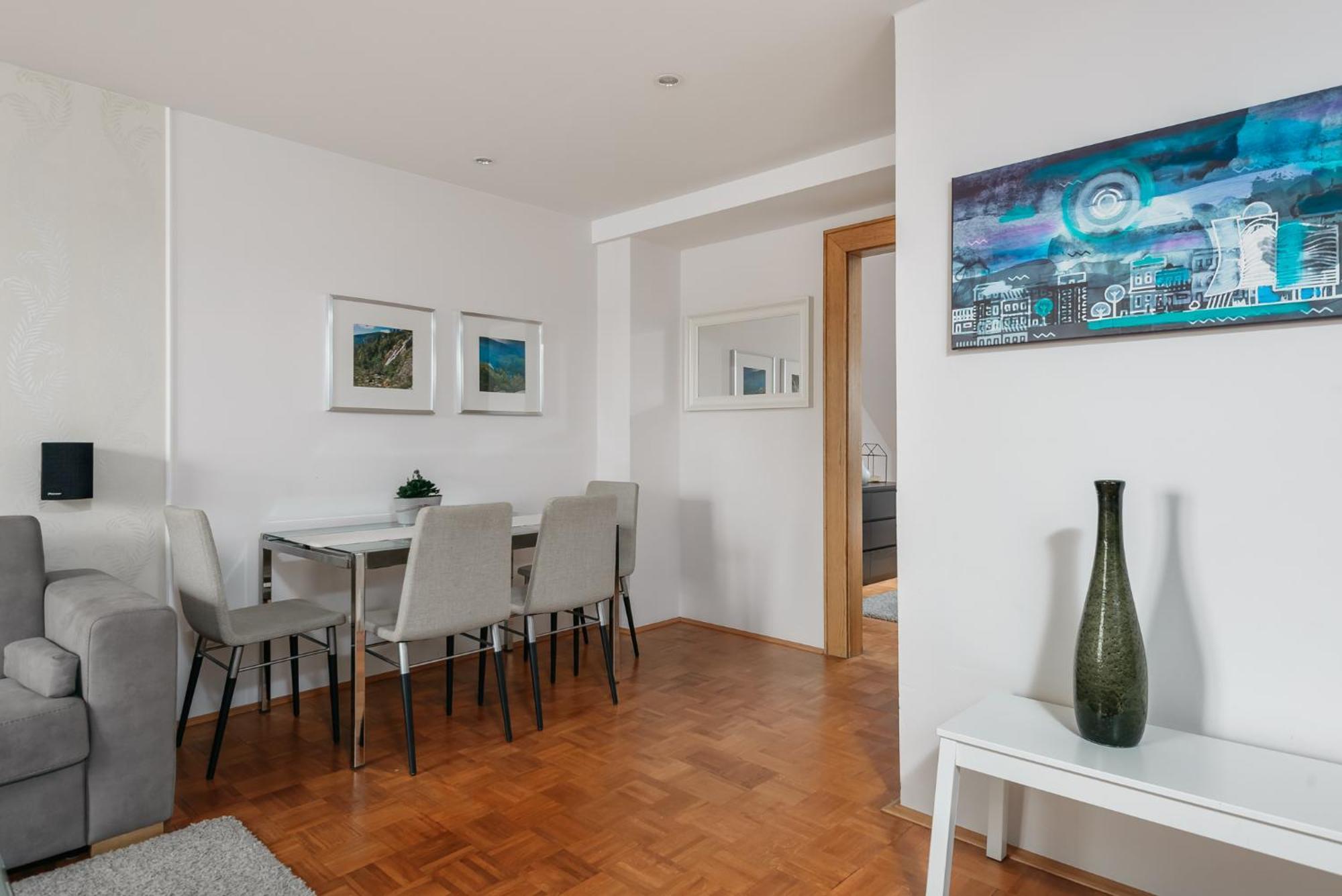 Roy 2 Bdr Apartment With Prague Castle View, Parking & Ac Eksteriør bilde