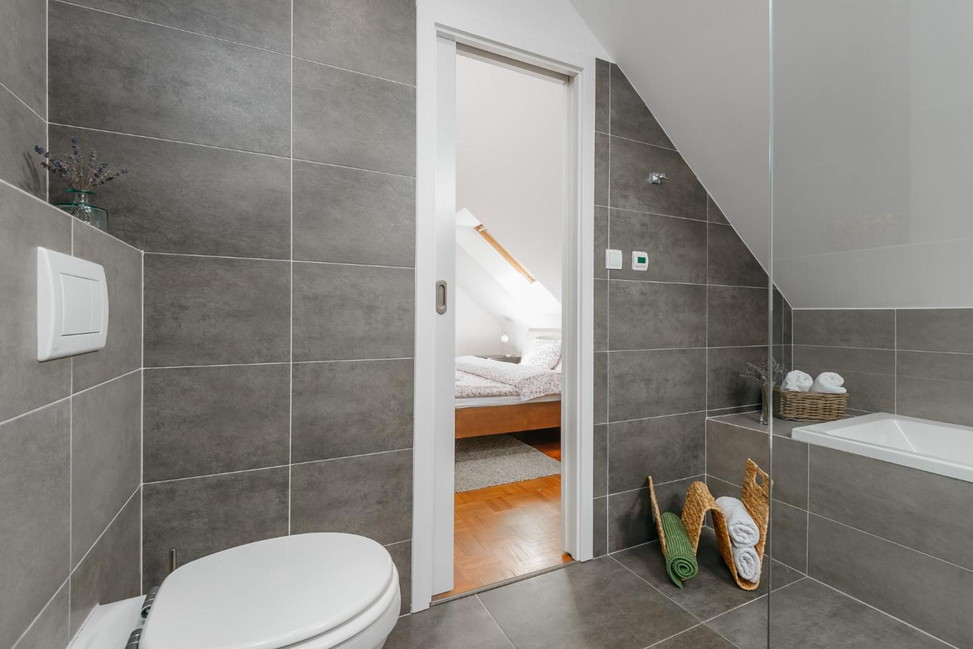 Roy 2 Bdr Apartment With Prague Castle View, Parking & Ac Eksteriør bilde