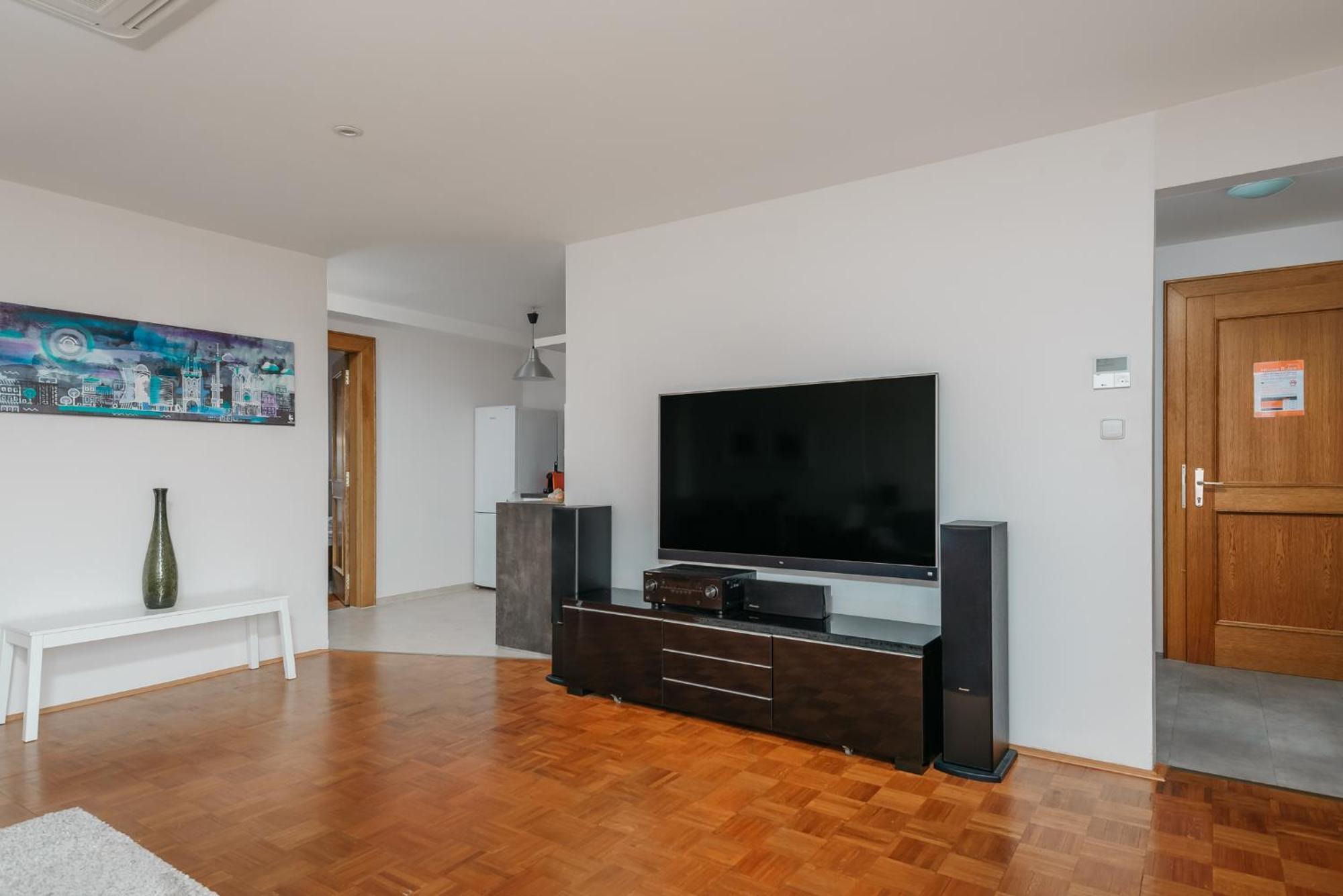 Roy 2 Bdr Apartment With Prague Castle View, Parking & Ac Eksteriør bilde