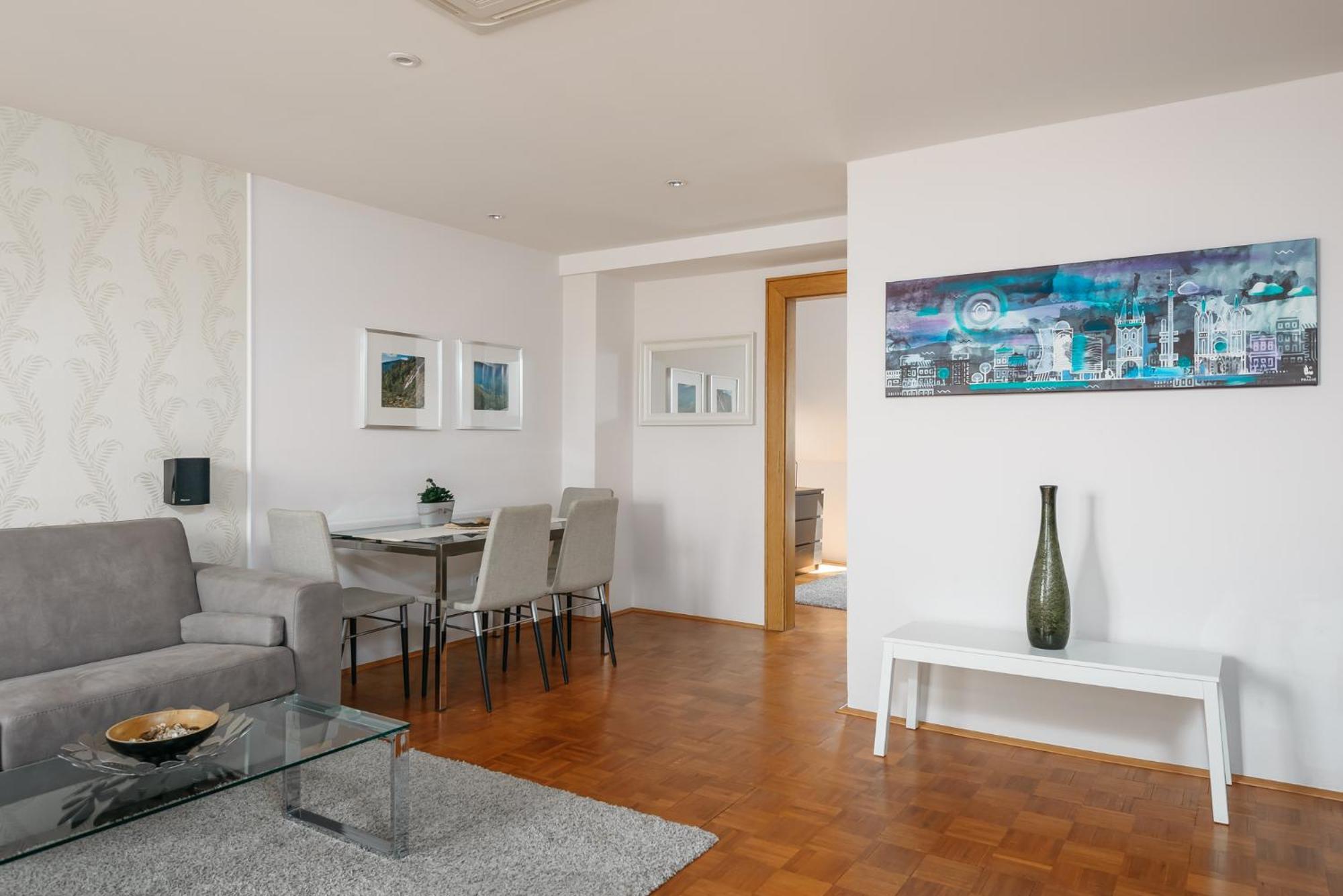 Roy 2 Bdr Apartment With Prague Castle View, Parking & Ac Eksteriør bilde