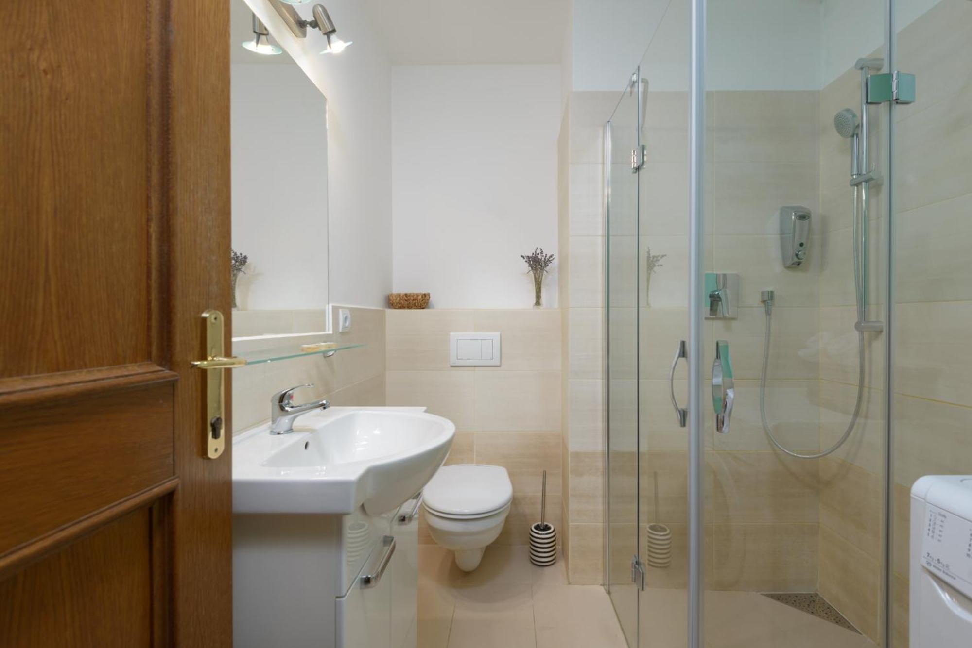 Roy 2 Bdr Apartment With Prague Castle View, Parking & Ac Eksteriør bilde