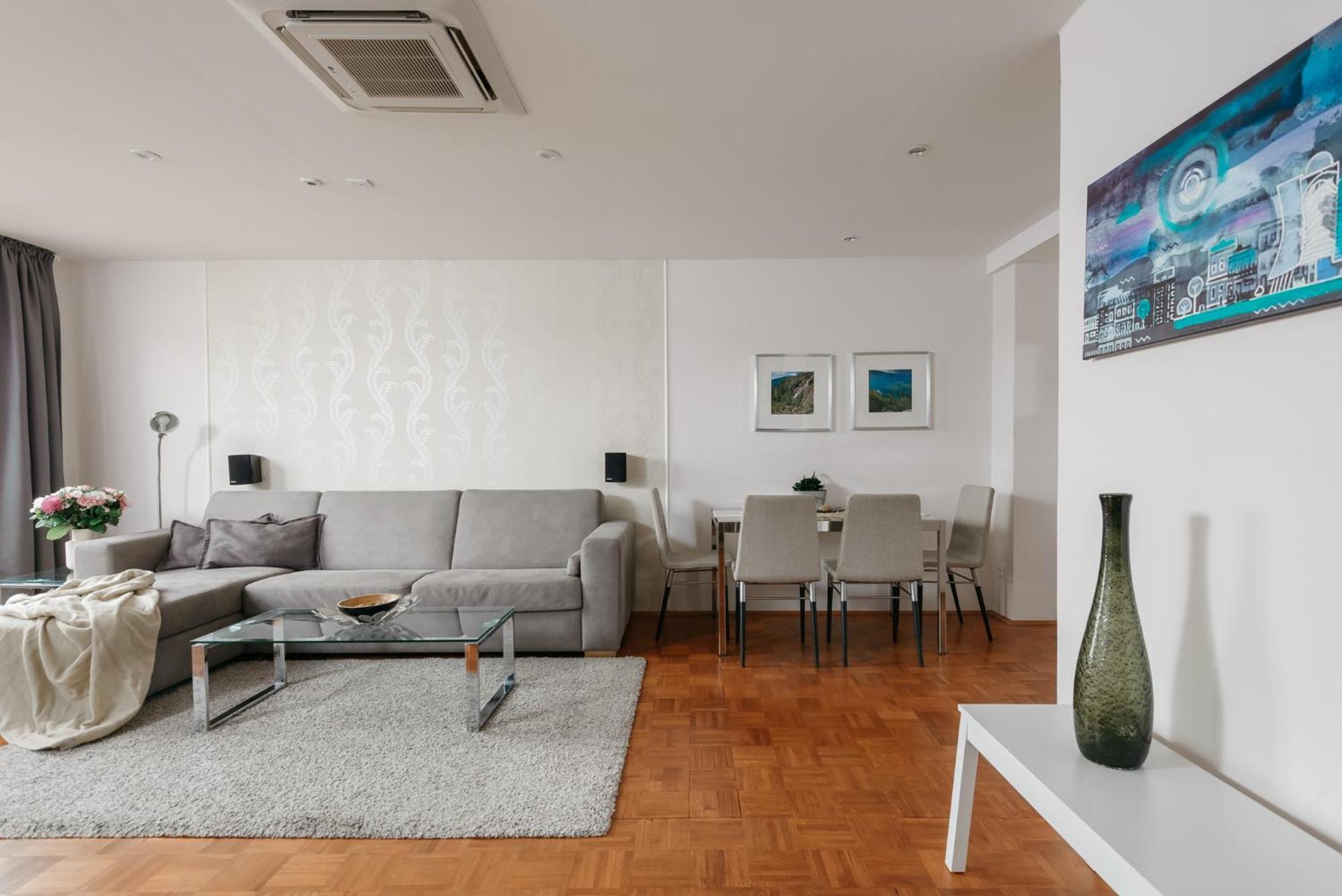 Roy 2 Bdr Apartment With Prague Castle View, Parking & Ac Eksteriør bilde