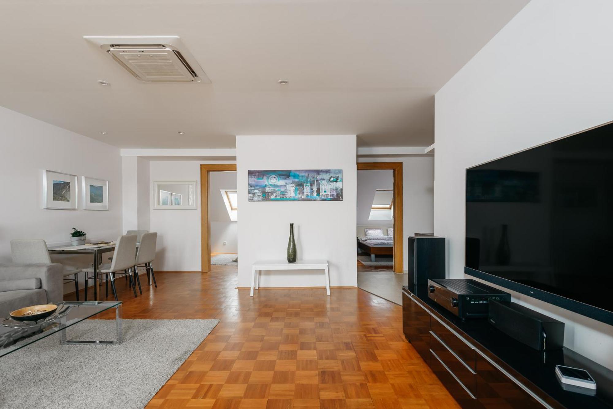 Roy 2 Bdr Apartment With Prague Castle View, Parking & Ac Eksteriør bilde