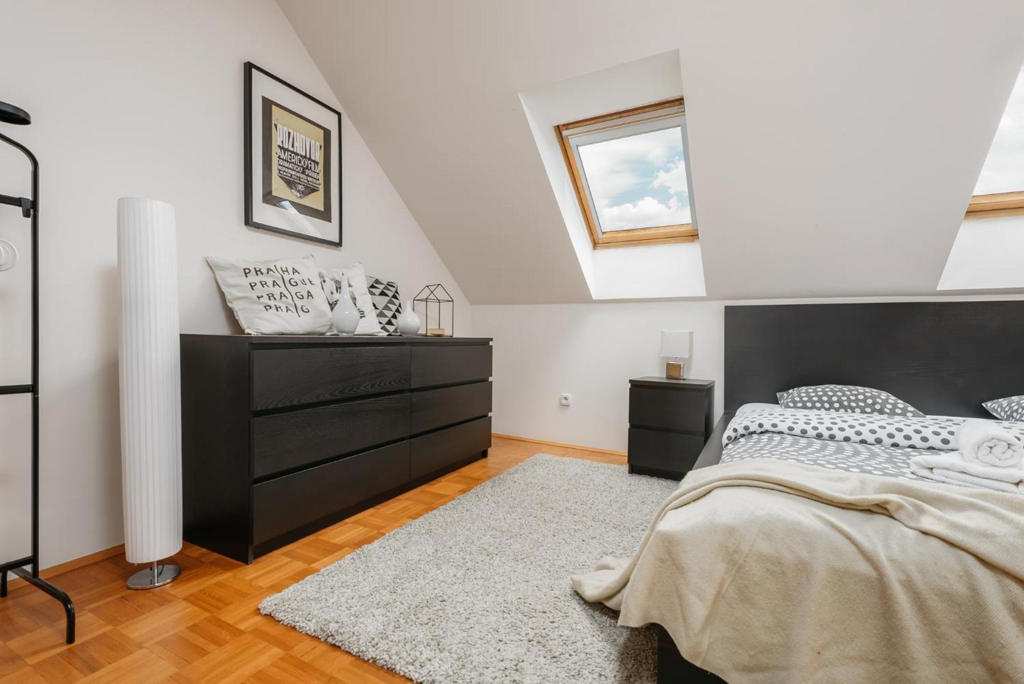 Roy 2 Bdr Apartment With Prague Castle View, Parking & Ac Eksteriør bilde