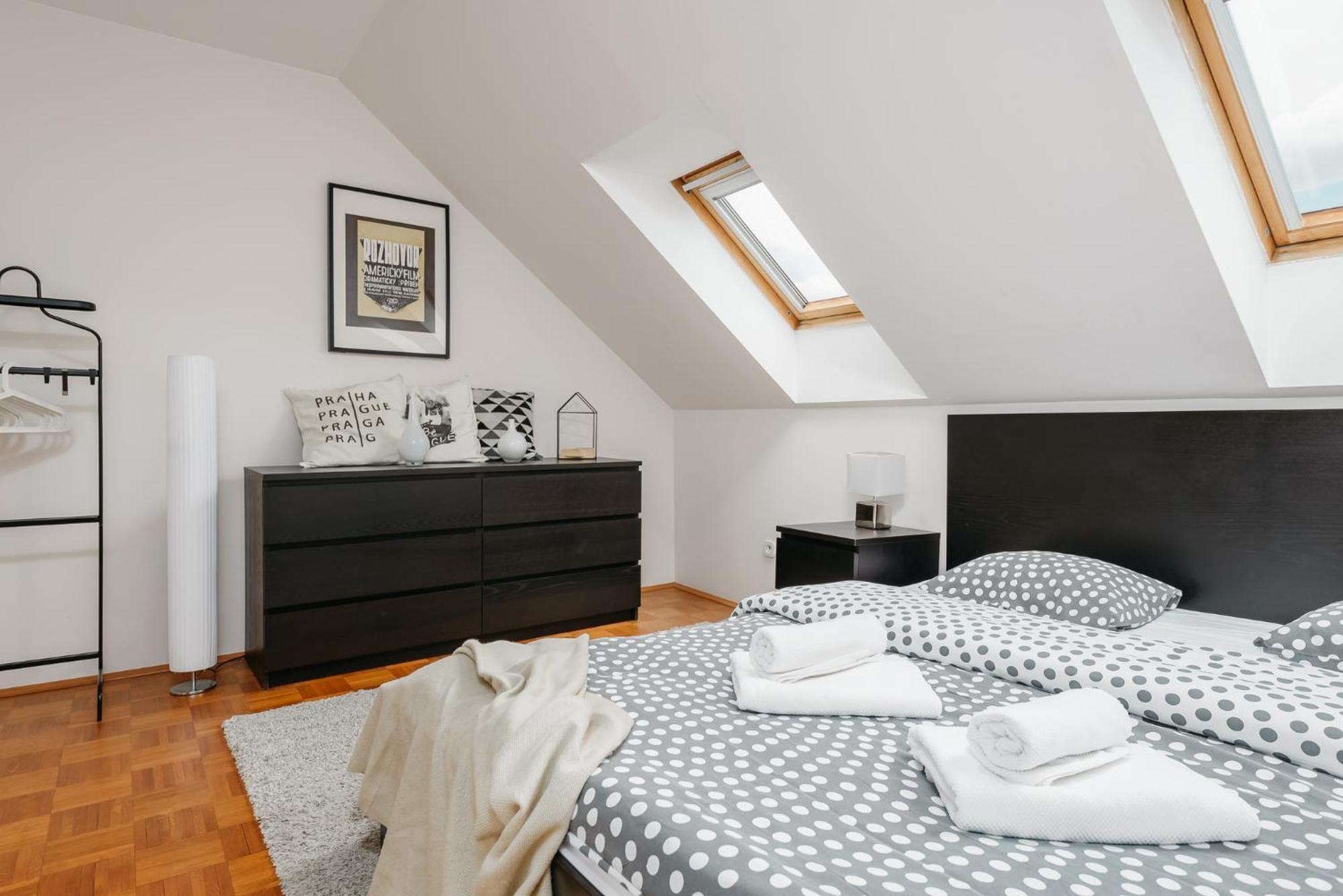 Roy 2 Bdr Apartment With Prague Castle View, Parking & Ac Eksteriør bilde