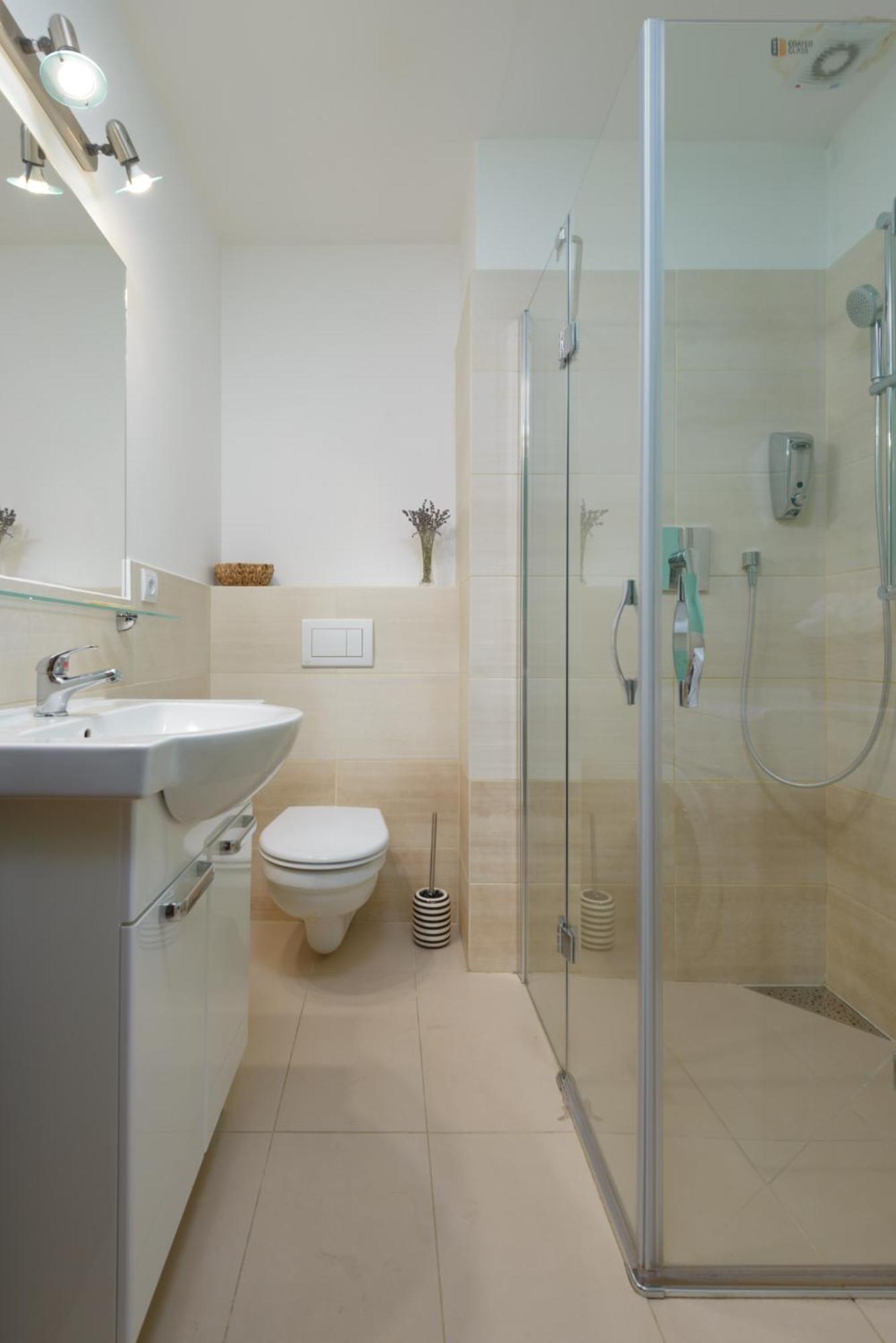 Roy 2 Bdr Apartment With Prague Castle View, Parking & Ac Eksteriør bilde