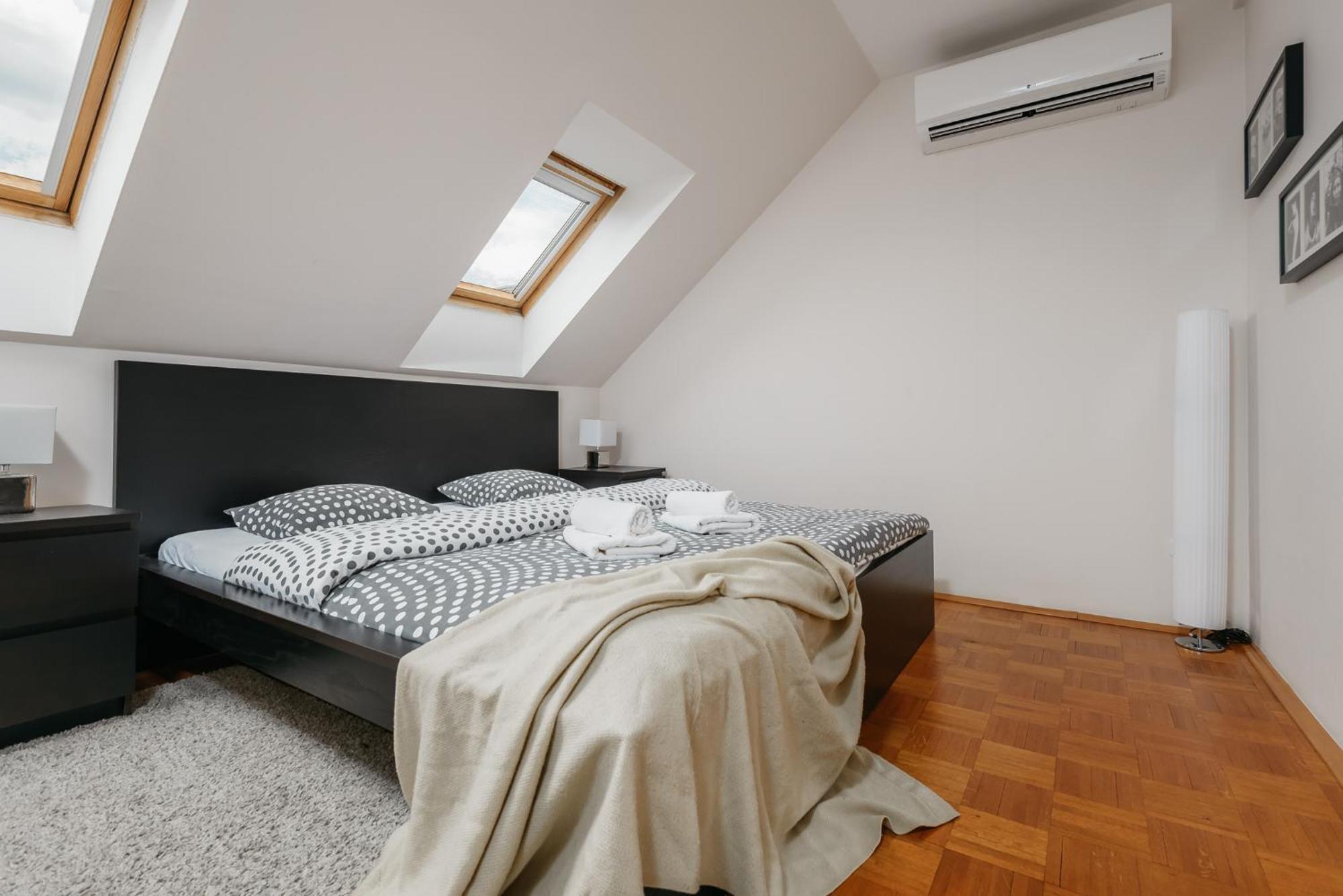 Roy 2 Bdr Apartment With Prague Castle View, Parking & Ac Eksteriør bilde