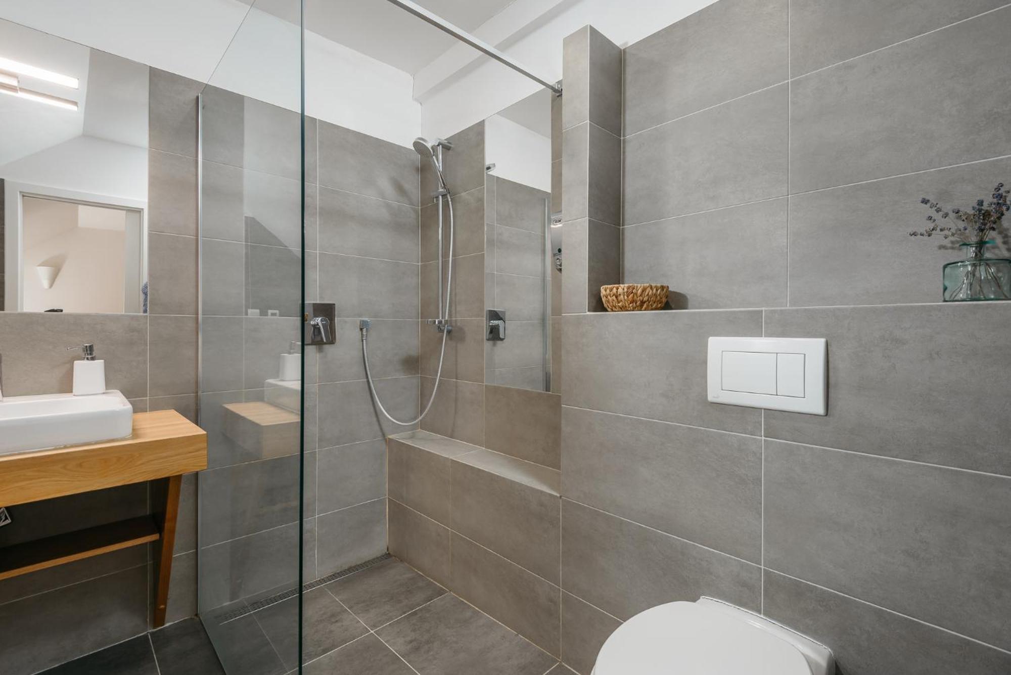 Roy 2 Bdr Apartment With Prague Castle View, Parking & Ac Eksteriør bilde