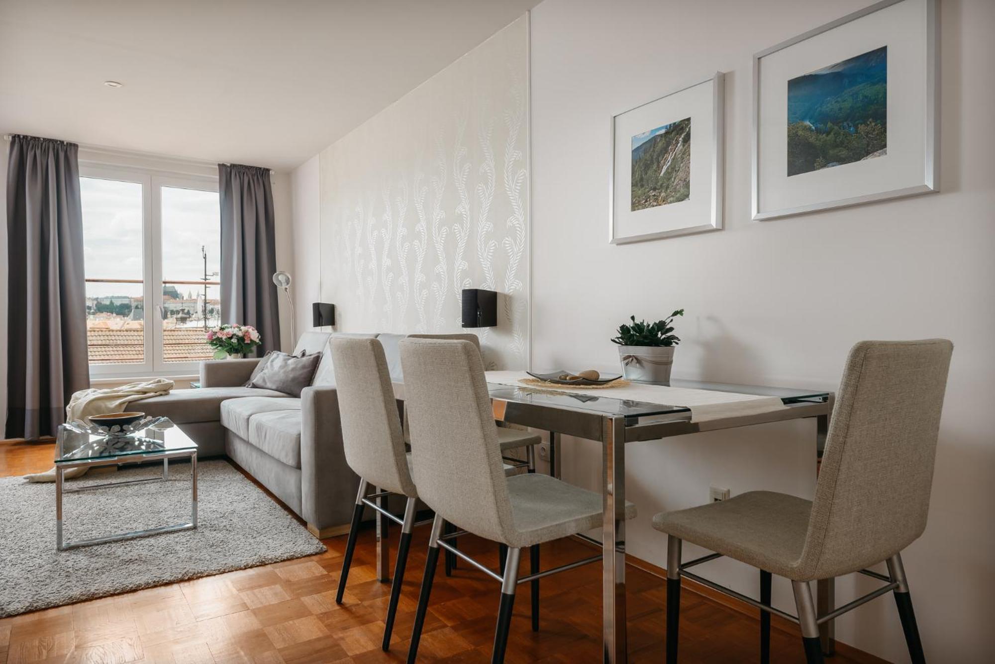 Roy 2 Bdr Apartment With Prague Castle View, Parking & Ac Eksteriør bilde